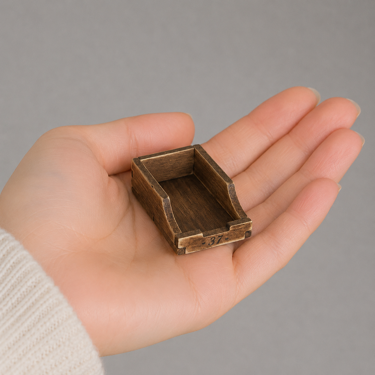 FDMINI Mini Vintage Wooden Storage Set – 4-Piece Handmade Miniature Shelf, Crate & Divided Box in Rustic Brown for 1:6 1:8 Scale Dollhouse, BJD & Blythe