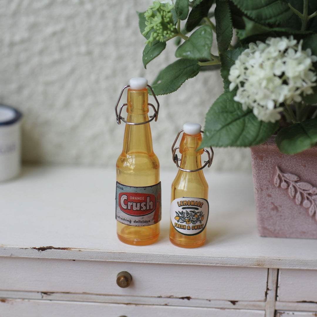 FDMINI Mini Swing-Top Soda Bottles – Miniature Flip-Top Drink Bottle Set (Tall + Short) with 3 Sticker Sets, 1:6 & 1:12 Dollhouse Kitchen Decor