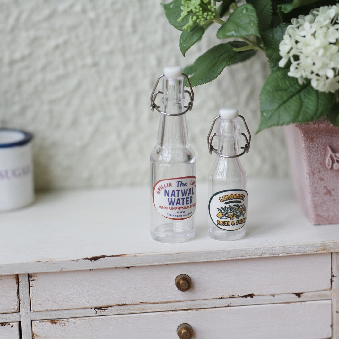 FDMINI Mini Swing-Top Soda Bottles – Miniature Flip-Top Drink Bottle Set (Tall + Short) with 3 Sticker Sets, 1:6 & 1:12 Dollhouse Kitchen Decor