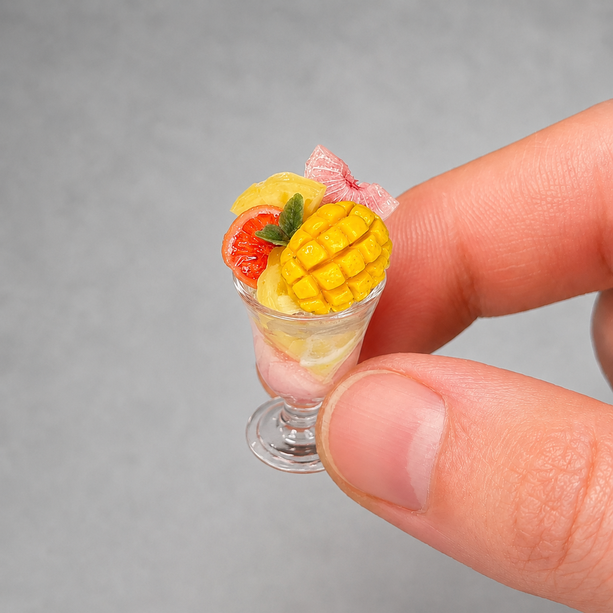 1:6 Scale Miniature Summer Fruit Drink & Parfait Collection – 8 Styles Dollhouse Mango, Strawberry, Citrus & Watermelon Café Set, Handmade Polymer Clay Kawaii Food for Blythe BJD Diorama
