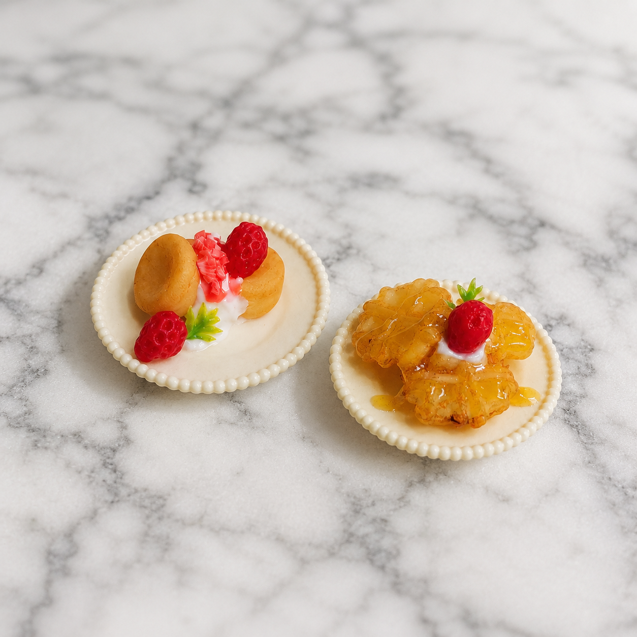 FDMINI Mini Waffle & Soufflé Pancake Plates – 2 Styles Realistic Miniature Dessert Food Props for 1:12 Scale Dollhouse Café & Afternoon Tea Scenes