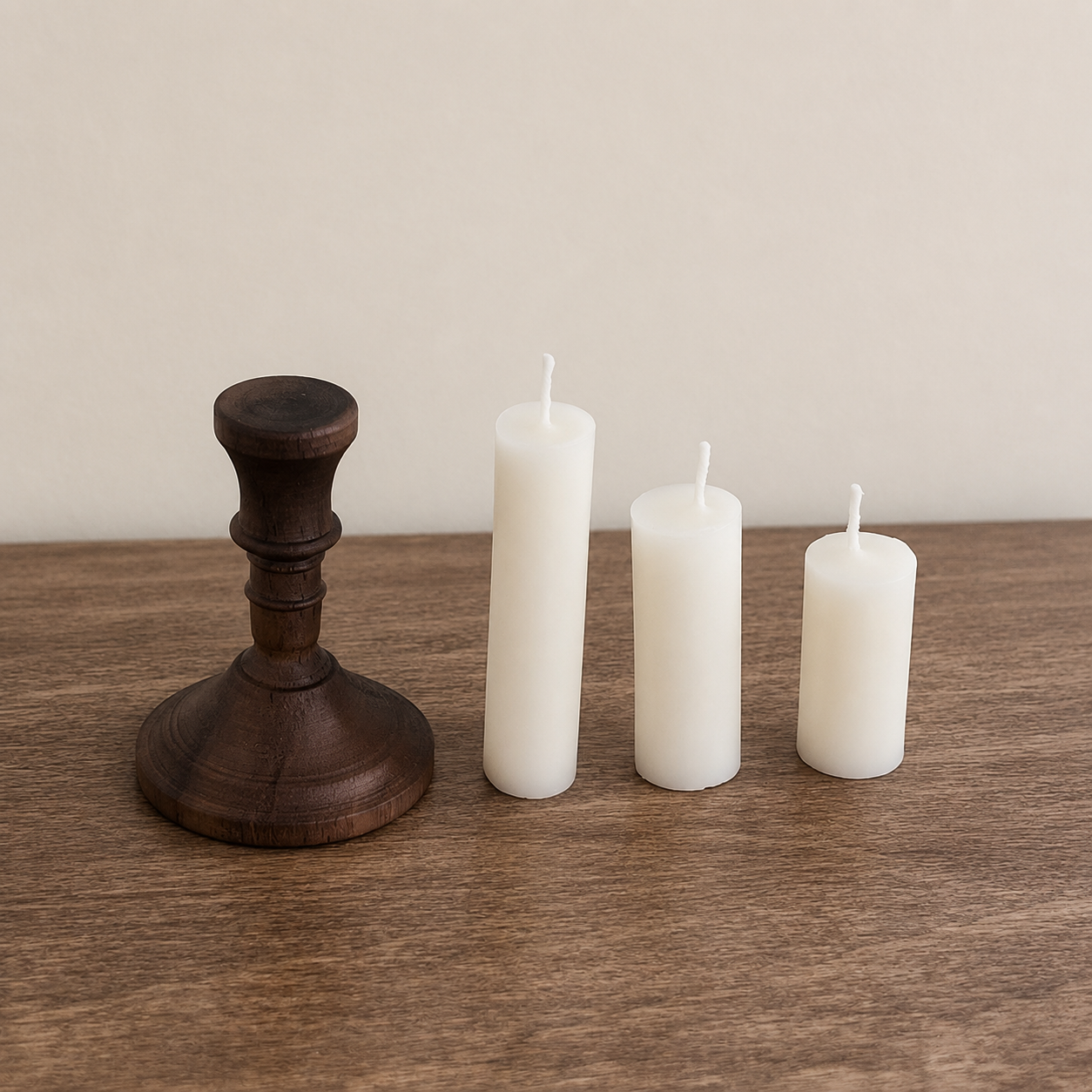 FDMINI Mini Walnut Candlestick Holder Set – 2 Wooden Candle Holders + 3 Real Candles for 1/6 1/8 1/12 Scale Dollhouse, BJD & Blythe Doll Scenes