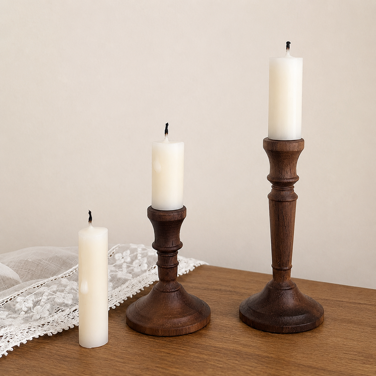 FDMINI Mini Walnut Candlestick Holder Set – 2 Wooden Candle Holders + 3 Real Candles for 1/6 1/8 1/12 Scale Dollhouse, BJD & Blythe Doll Scenes