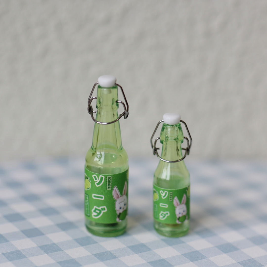 FDMINI Mini Swing-Top Soda Bottles – Miniature Flip-Top Drink Bottle Set (Tall + Short) with 3 Sticker Sets, 1:6 & 1:12 Dollhouse Kitchen Decor