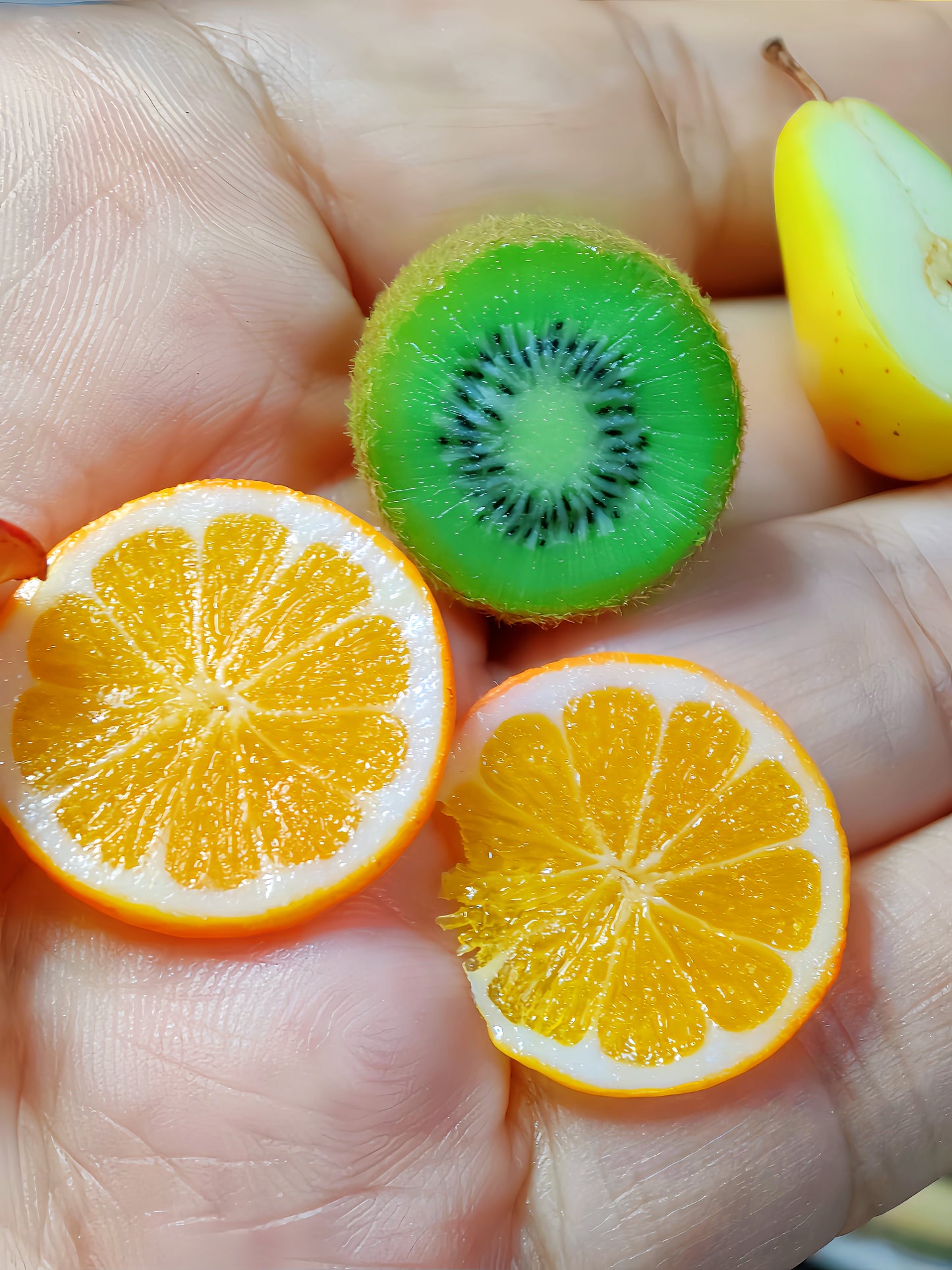 8Pcs Miniature Orange Set – Hand-Sculpted 1:12 Scale Dollhouse Oranges with Translucent Slices and Green Leaves, Realistic Tiny Citrus for Dioramas, Resin Jewelry & Polymer Clay Food Miniatures