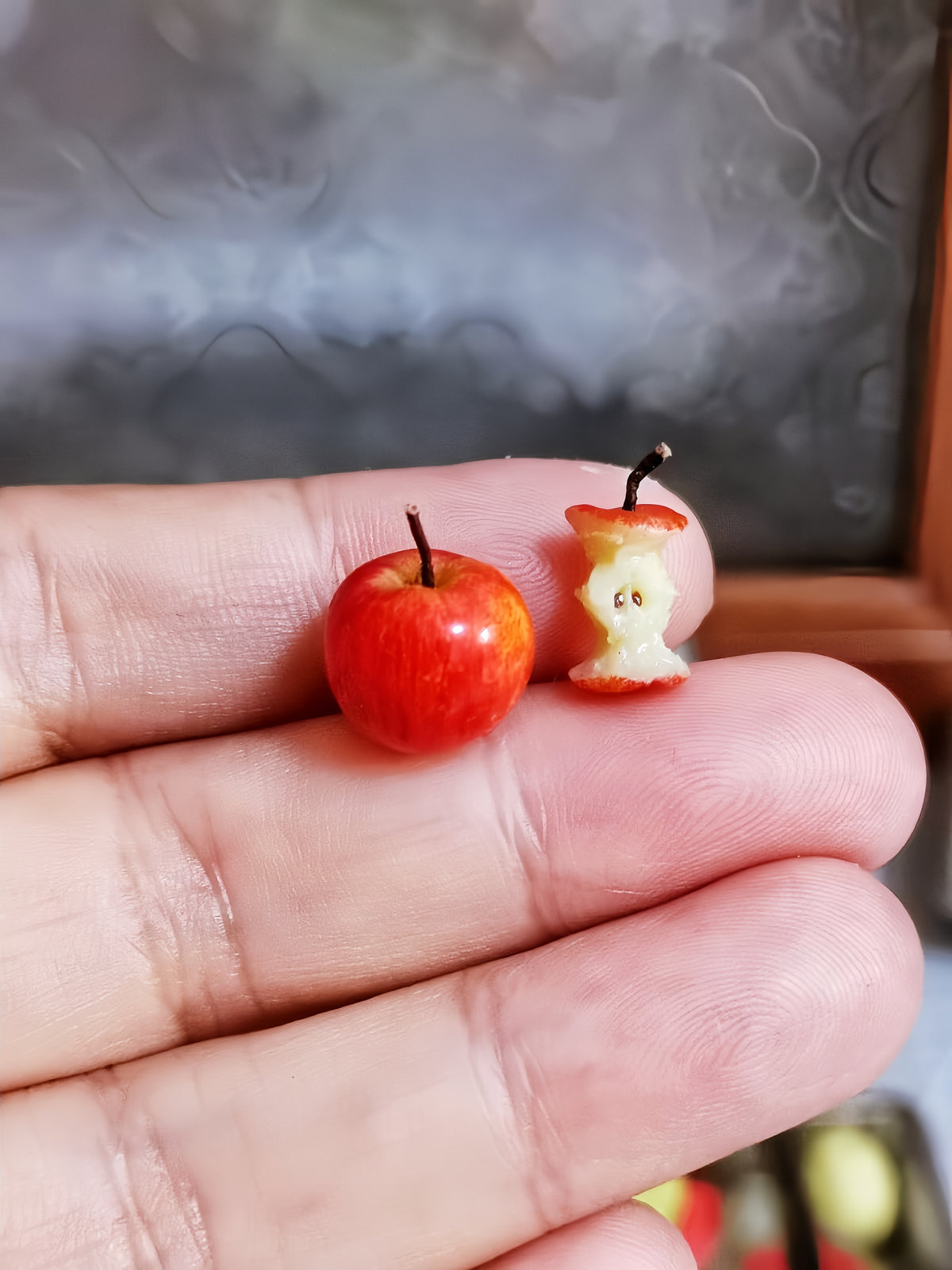 handmade polymer clay miniature red apple set 1:12 scale dollhouse fdmini close-up