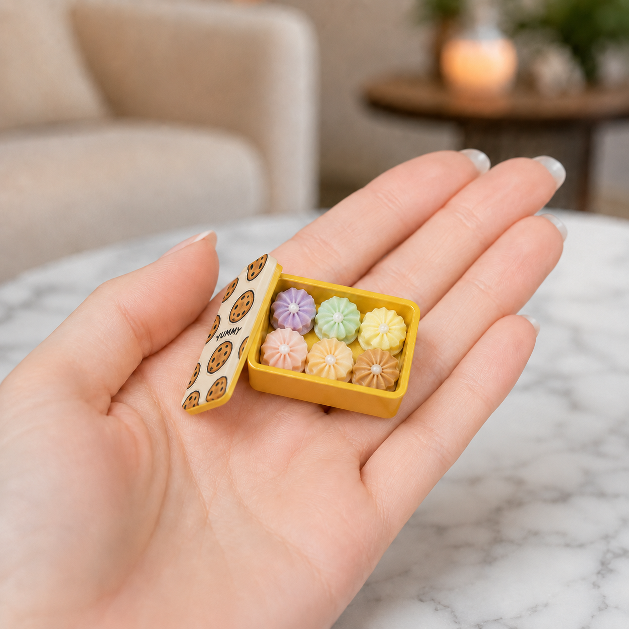 FDMINI Mini Cookie Tin – 5 Colors Miniature Biscuit Box with 6 Piped Cookies & Removable Lid for 1:12 Dollhouse Kitchen & Afternoon Tea Scenes