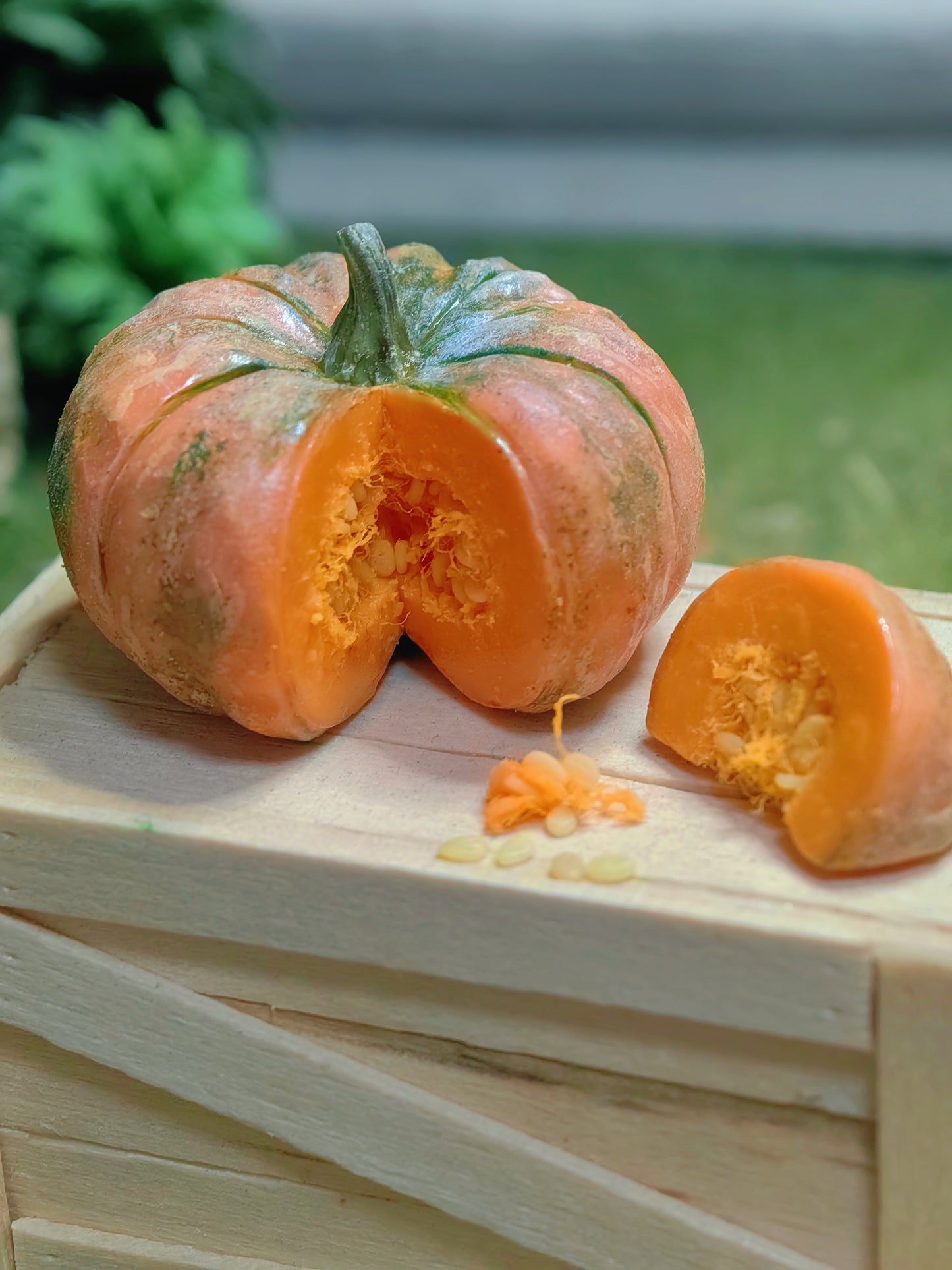2Pcs Miniature Pumpkin Set – Hand-Sculpted 1:6 Scale Dollhouse Pumpkin with Cut Wedge, Seeds and Pulp, Realistic Tiny Fall Squash for Blythe & Barbie Halloween Dioramas, Resin Jewelry & Polymer Clay Food Miniatures