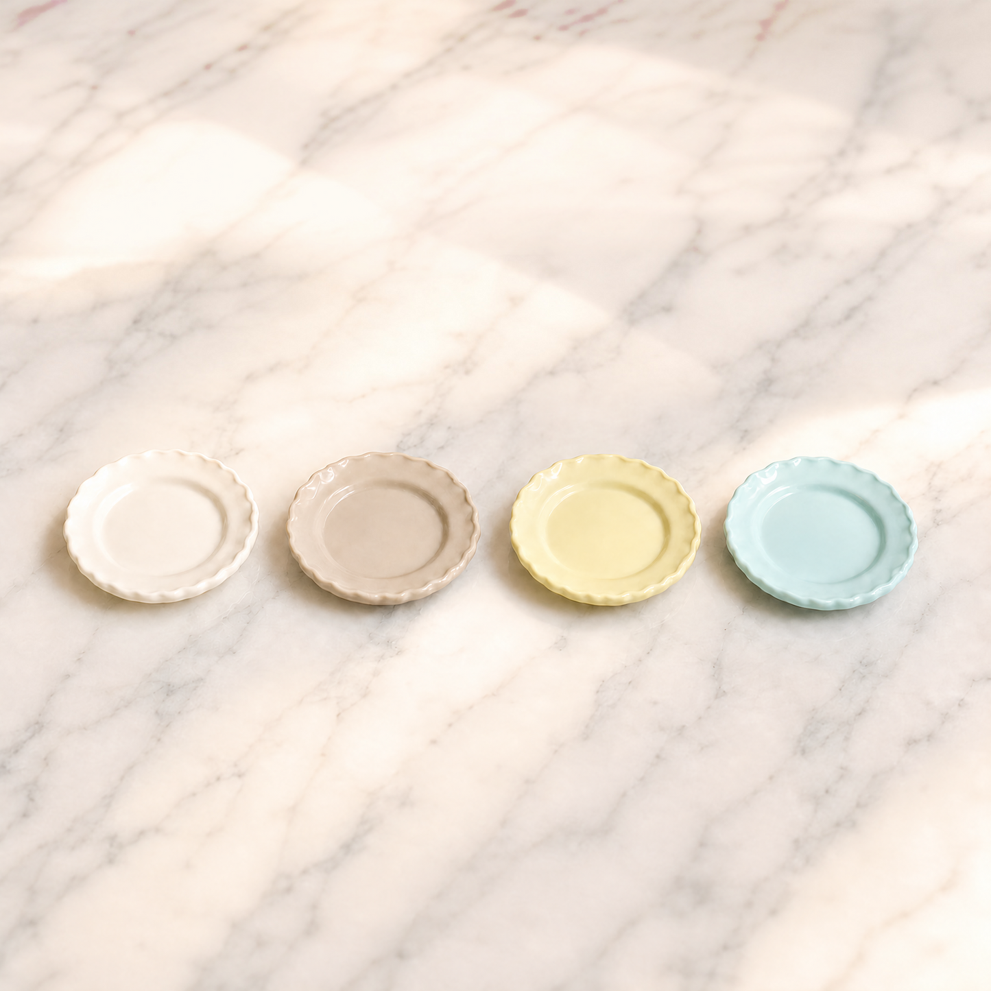 FDMINI Mini Scalloped Plate – 4 Colors Miniature Round Dessert Plate for 1:12 Dollhouse, Nordic Kitchen & Diorama Scenes