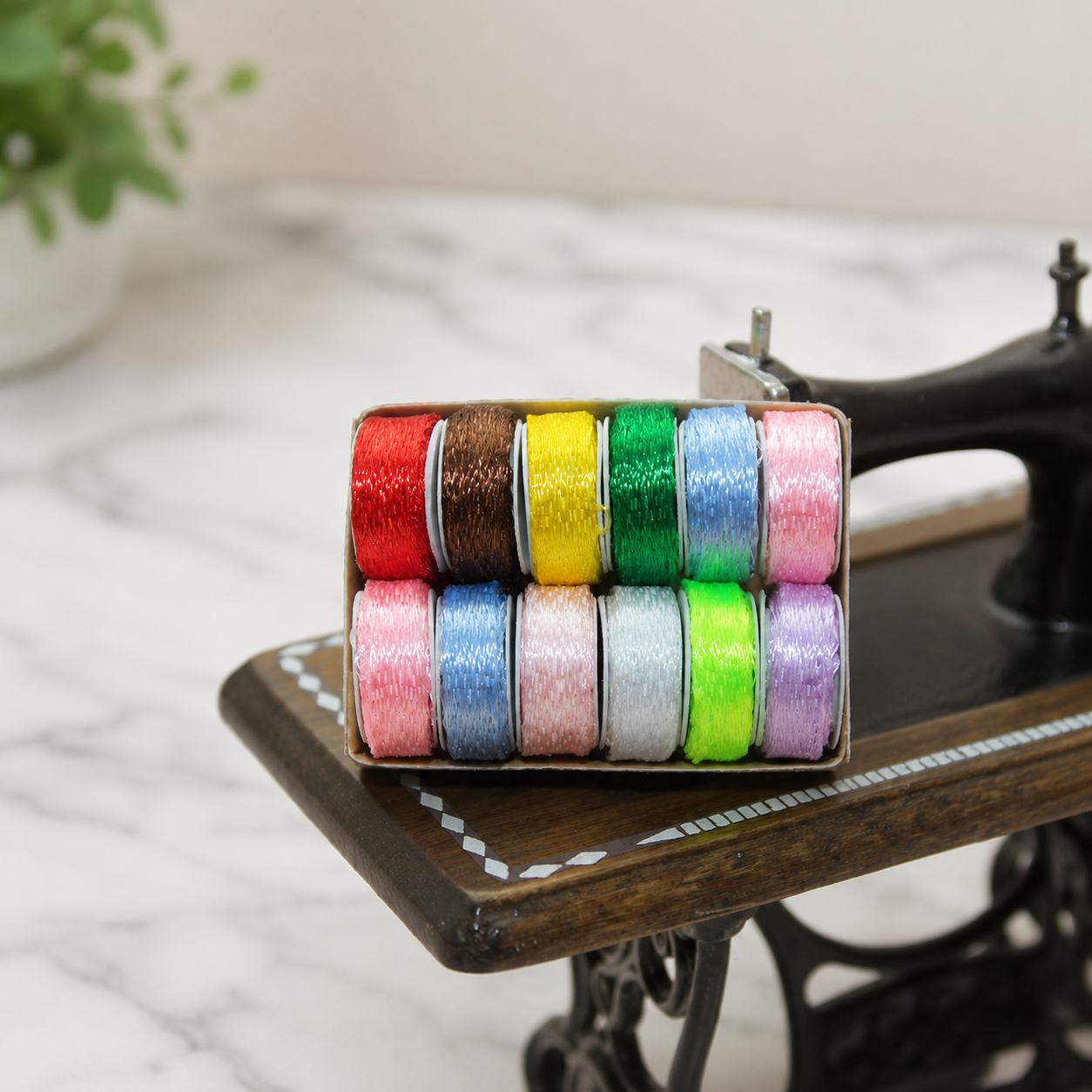 FDMINI Mini Thread Spool Box – 12 Colors Miniature Sewing Thread Set in 2 Box Styles for 1:12 Dollhouse, OB11 & Doll Photo Props
