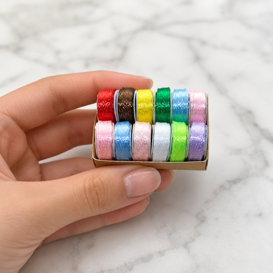 FDMINI Mini Thread Spool Box – 12 Colors Miniature Sewing Thread Set in 2 Box Styles for 1:12 Dollhouse, OB11 & Doll Photo Props