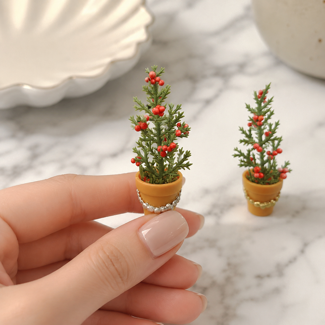 FDMINI Mini Christmas Tree in Terracotta Pot – 2 Styles Gold & Silver Beaded Miniature Potted Holiday Plant for 1:12 Dollhouse & Roombox