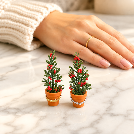 FDMINI Mini Christmas Tree in Terracotta Pot – 2 Styles Gold & Silver Beaded Miniature Potted Holiday Plant for 1:12 Dollhouse & Roombox
