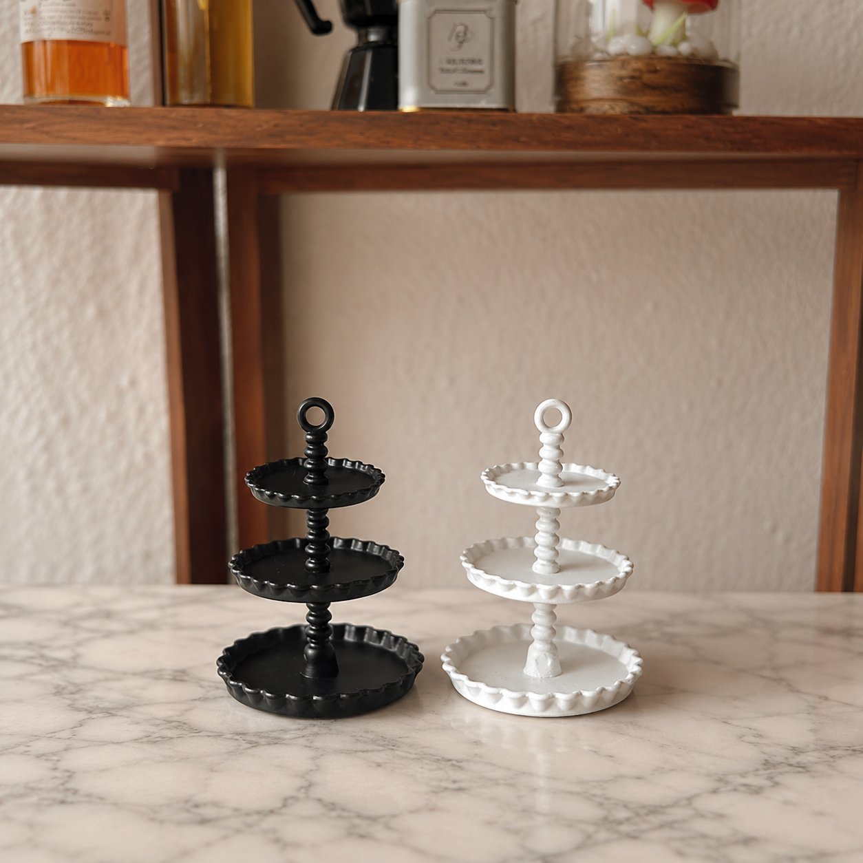 FDMINI Mini 3-Tier Cake Stand – 4 Colors Miniature Dessert Tower & Afternoon-Tea Stand for 1:12 Dollhouse & Diorama Scenes