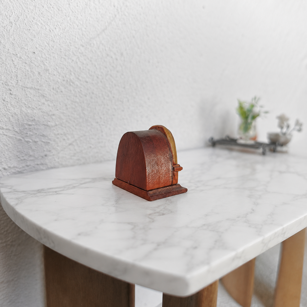 FDMINI Mini Vintage Radio – Miniature Wood Cathedral Radio Model for 1:12 Dollhouse, Diorama & Retro Room Scenes