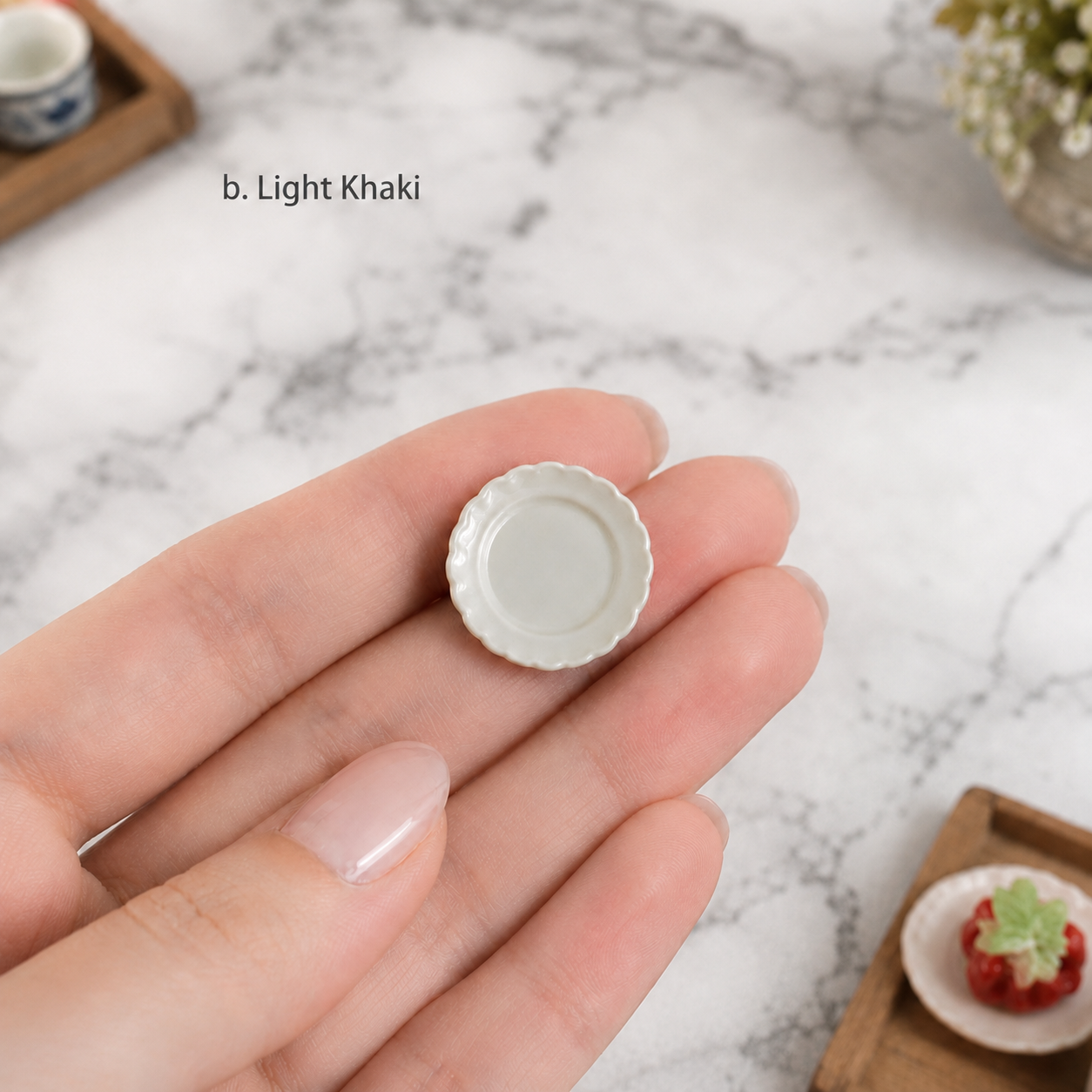FDMINI Mini Scalloped Plate – 4 Colors Miniature Round Dessert Plate for 1:12 Dollhouse, Nordic Kitchen & Diorama Scenes